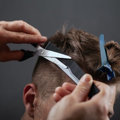 Dégradé américain, pompadour, buzz cut : quel style est fait pour vous ?